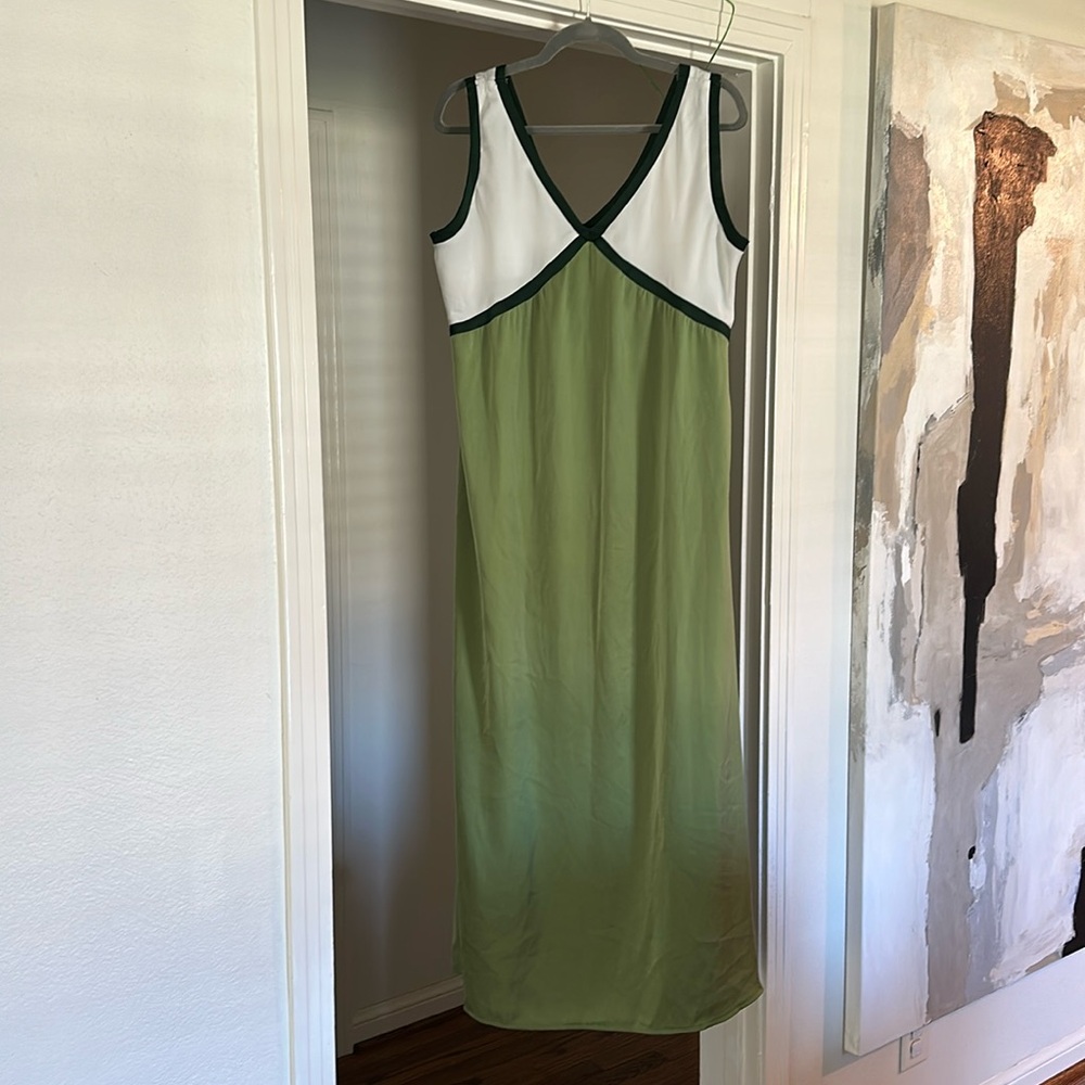 Gorgeous pull on dress.